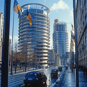 东莞商业学校招生学费